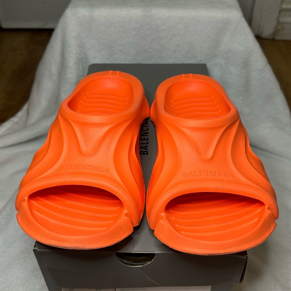 Balenciaga Pool Slide